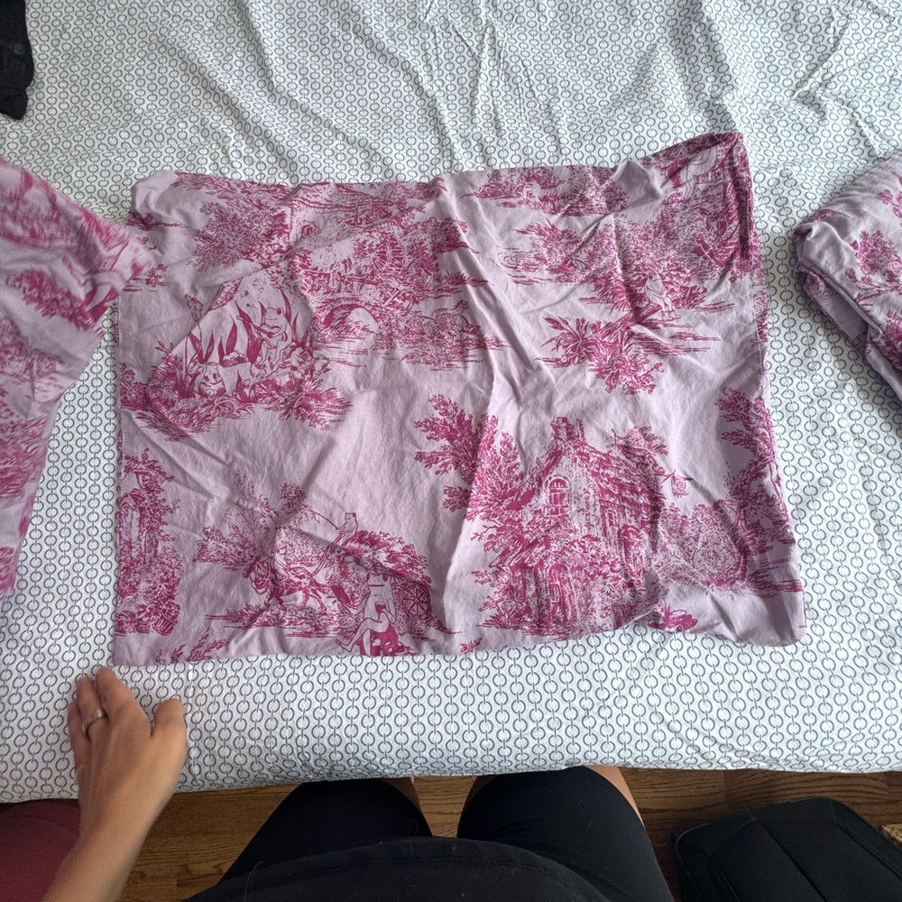 Urban outfitters pink and purple toile king duvet and pillow cases